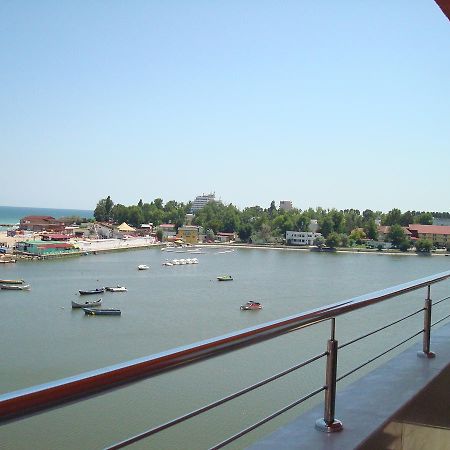 Hotel Prestige Костинещи Екстериор снимка