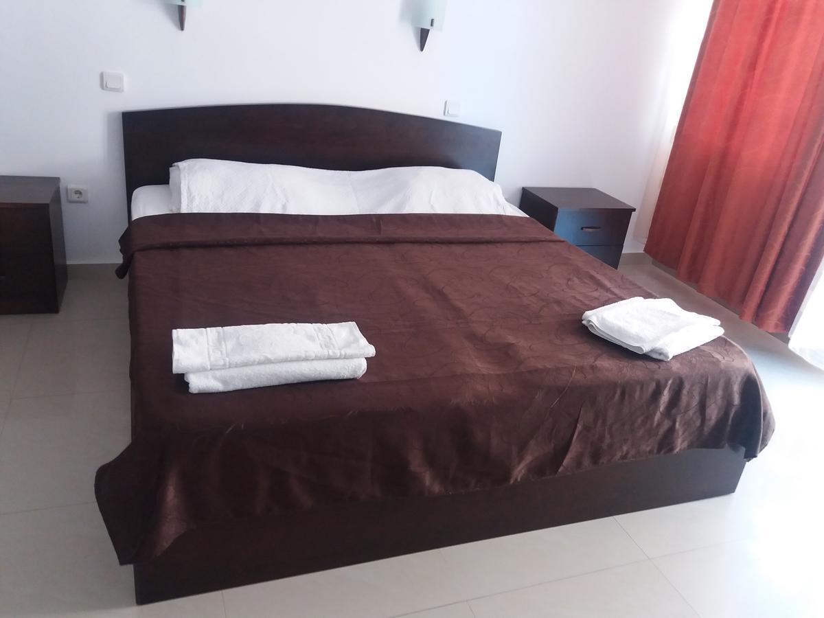 Hotel Prestige Костинещи Екстериор снимка