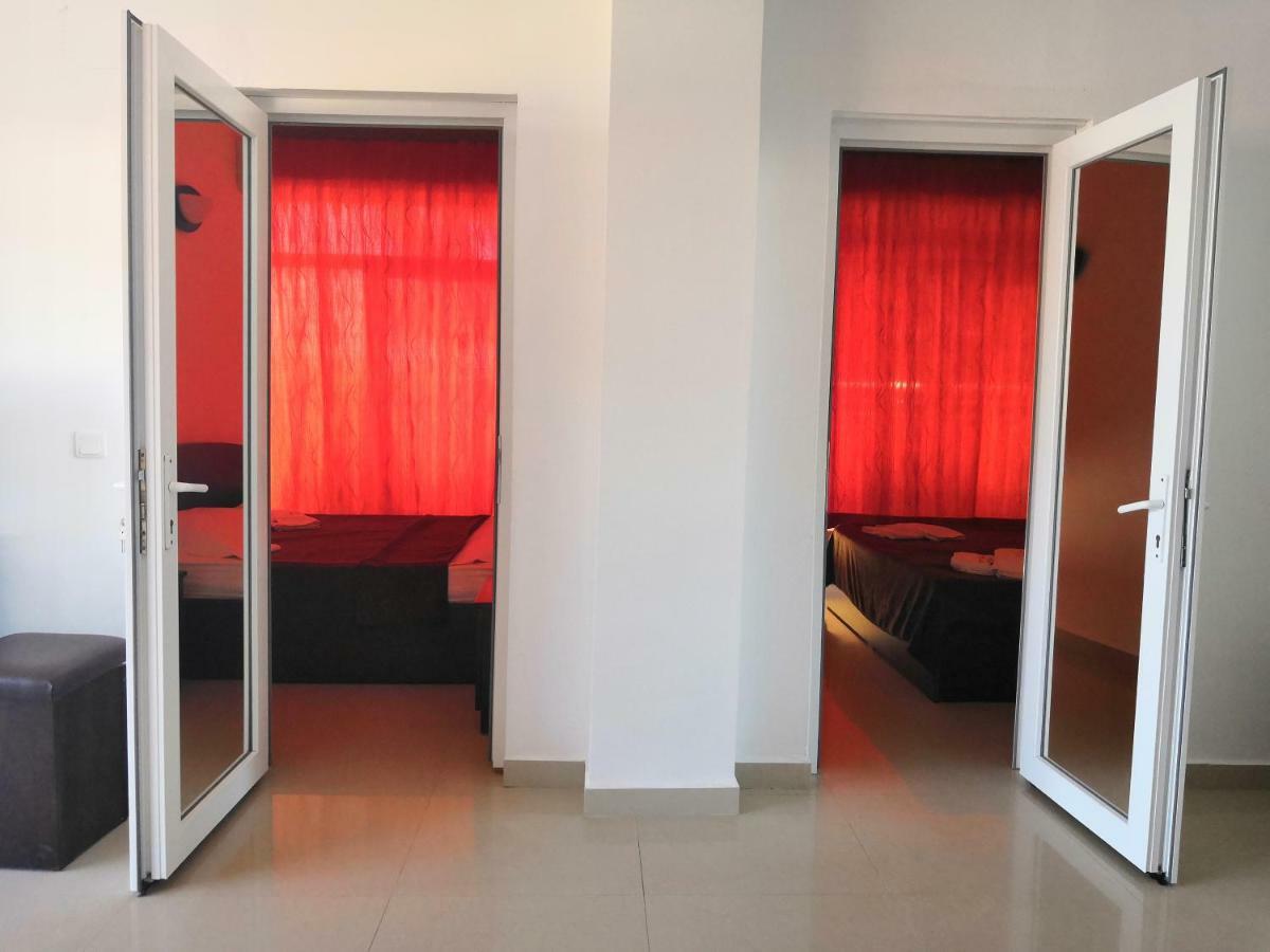 Hotel Prestige Костинещи Екстериор снимка