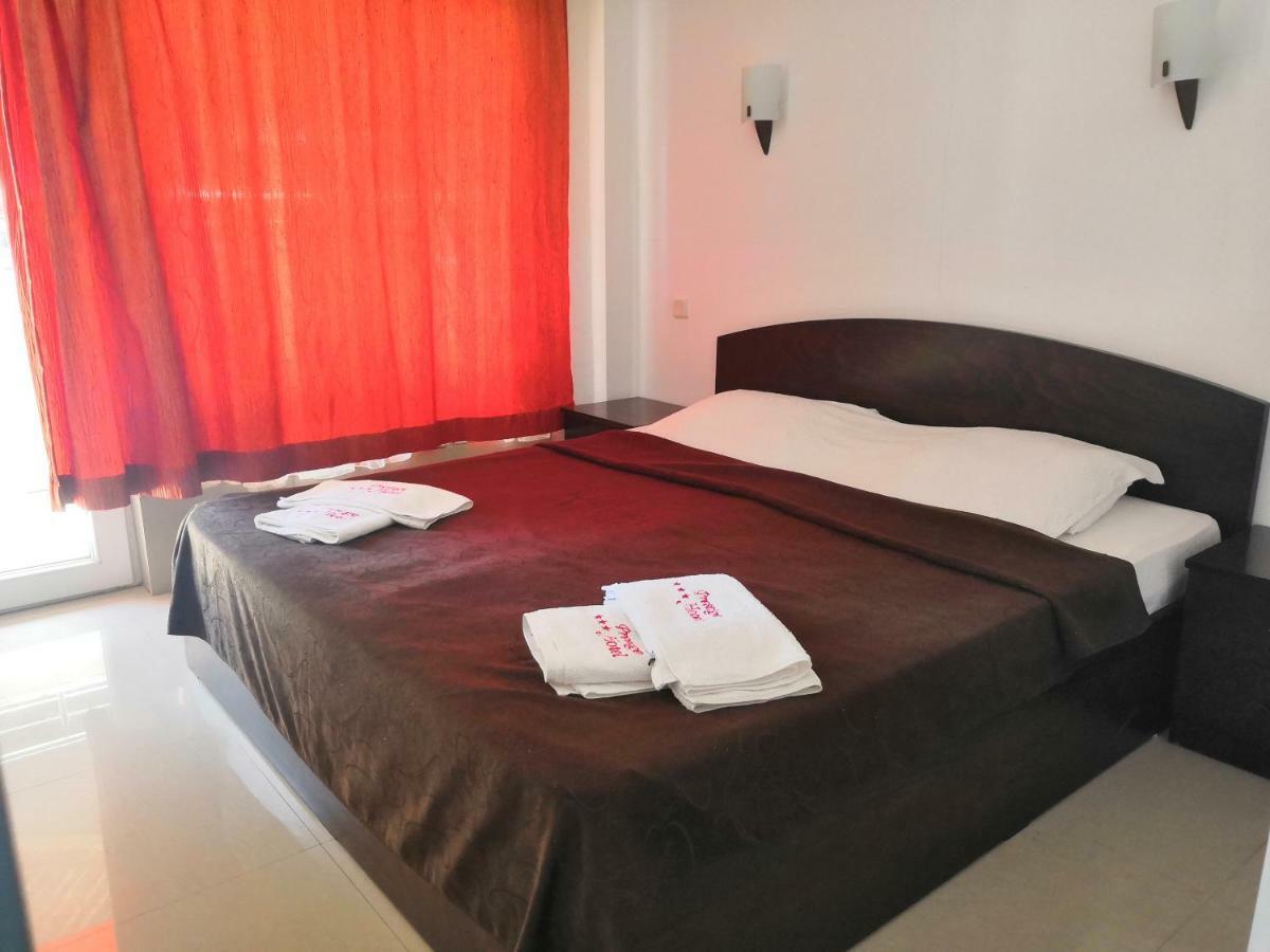 Hotel Prestige Костинещи Екстериор снимка
