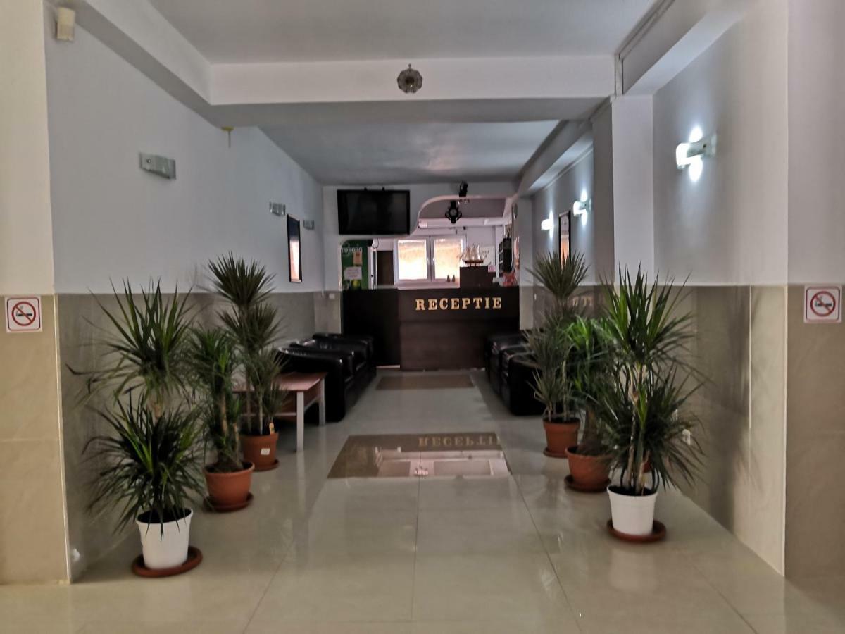 Hotel Prestige Костинещи Екстериор снимка