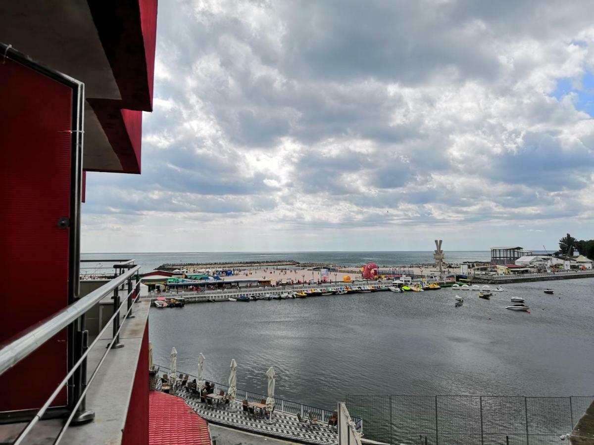 Hotel Prestige Костинещи Екстериор снимка